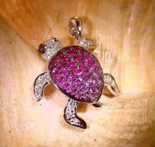 Colgante con dije de tortuga único de rubí simulado de corte redondo de 3 quilates enchapado en oro blanco de 14 k Foto 2 de 4