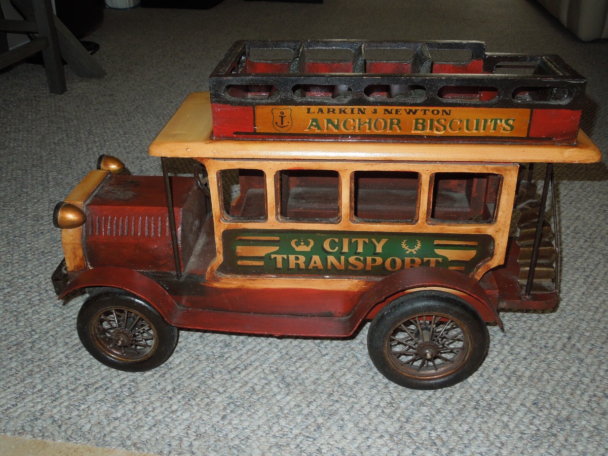 アンティーク 木製 トラック Larkin & Anchor Biscuits Vintage Wooden Truck Larkin & Newton Anchor Biscuits Gallimore