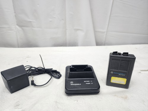 MOTOROLA MINITOR II VHF w/ BATTERY CHARGER NLN3821A/NLN3822A & POWER SUPPLY