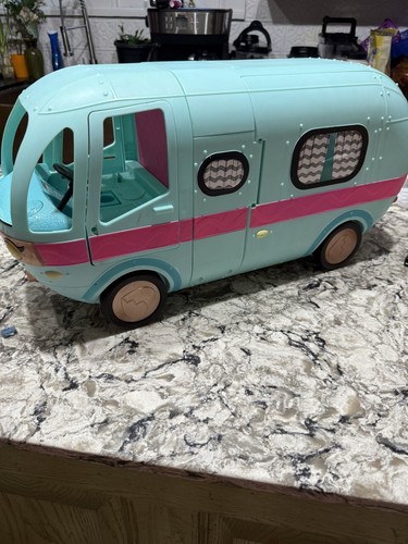 LOL Surprise OMG Glamper Fashion Camper- Van 2-in-1 Playset - Picture 9 of 24