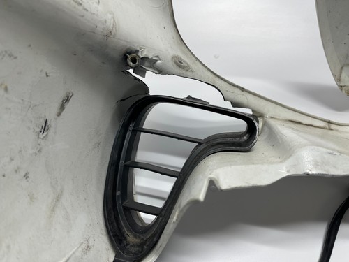 Damaged OEM Front Fairing Nose Cowl Cover HONDA CBR600F4i F4i 2001-2003 White - Picture 9 of 12