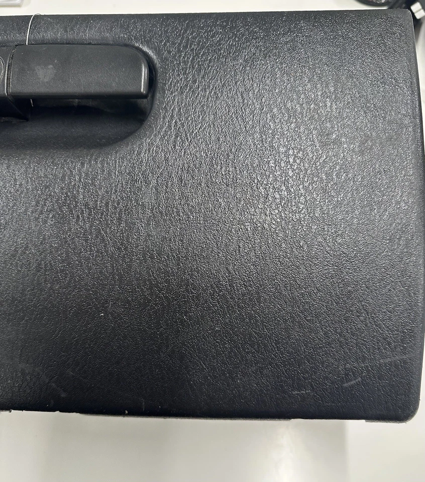 2006 Jeep Commander Glove Box, Black, Pre-Owned, 2006-2007 Foto 3 de 4