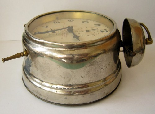 VINTAGE EXCELLENT WWII GERMAN MECHANICAL ALARM CLOCK ''JUNGHANS'' # 256 - Picture 7 of 9