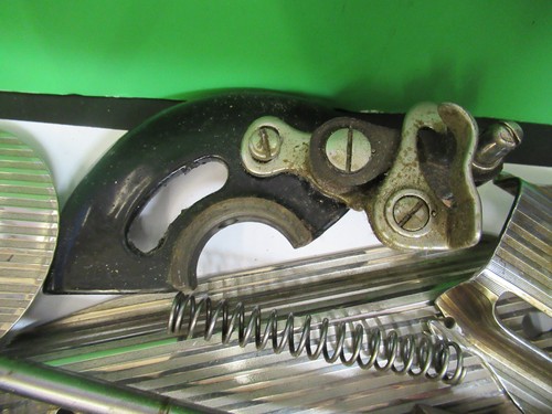 FOR PARTS OLD SINGER SEWING MACHINE ASSORTED INTERNAL PARTS as pictured X5-A-77 - Picture 4 of 14