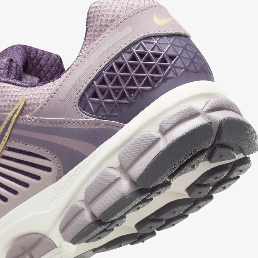 ◆正規品◆NIKE ZOOM VOMERO 5 PLATINUM VIOLET(W)◆関税込◆ Wmns Air Zoom Vomero 5 'Chrome Platinum Violet' - Nike