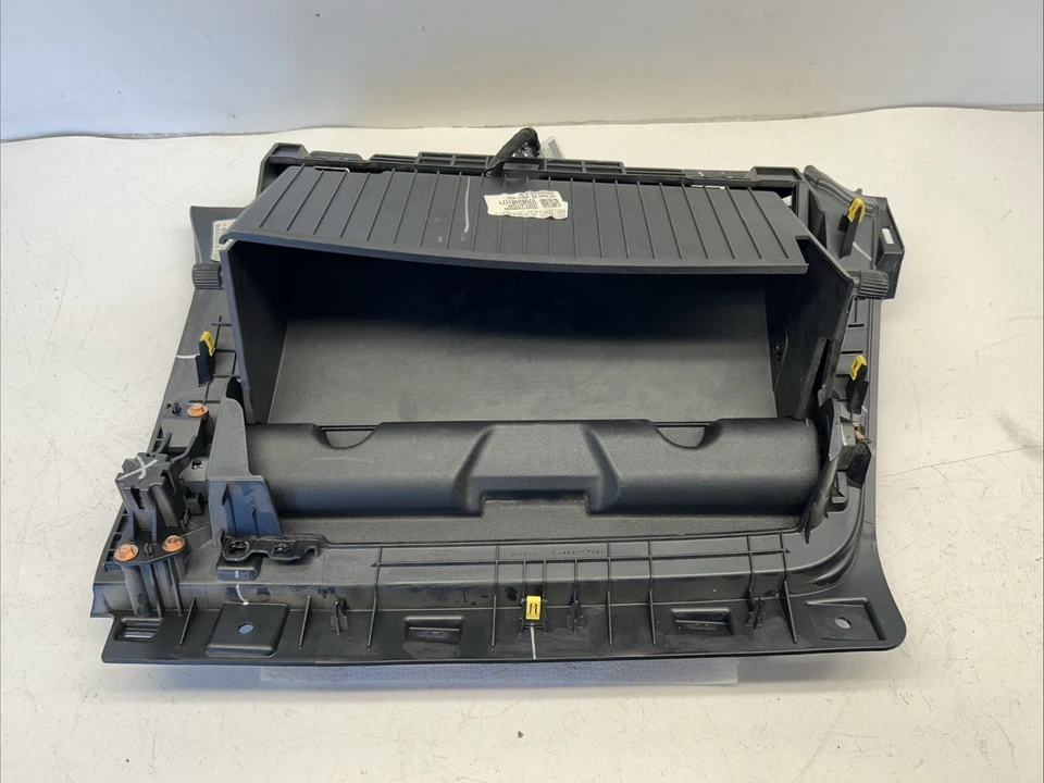 OEM TABLERO GUANTERA ALMACENAMIENTO PARA FORD MUSTANG FR3B-6306046-A 2015-2020 Foto 4 de 4