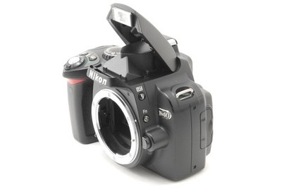 Nikon D40 DSLR Camera w/AF-S DX Nikkor 18-55mm f/3.5-5.6G II Lens