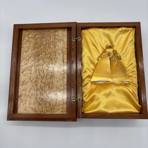 VTG Steuben Kiss Figurine Couple Art Glass Sculpture Signed - In original box