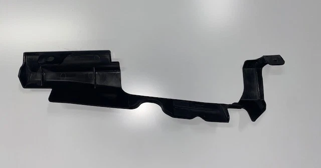 Deflector de aire del radiador lateral derecho GM 2016-2022, PIEZA ORIGINAL NUEVA, P/N 84208561 Foto 2 de 4