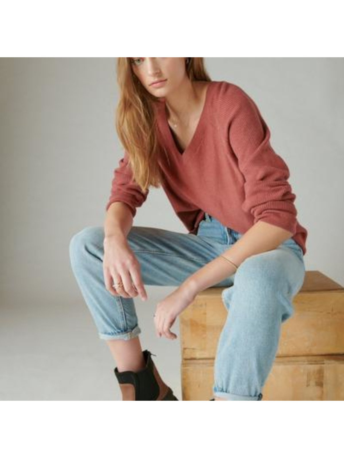 Женский свитер коралловой вязки LUCKY BRAND с ребристым вентилируемым подолом, рукавом реглан и V-образным вырезом, L