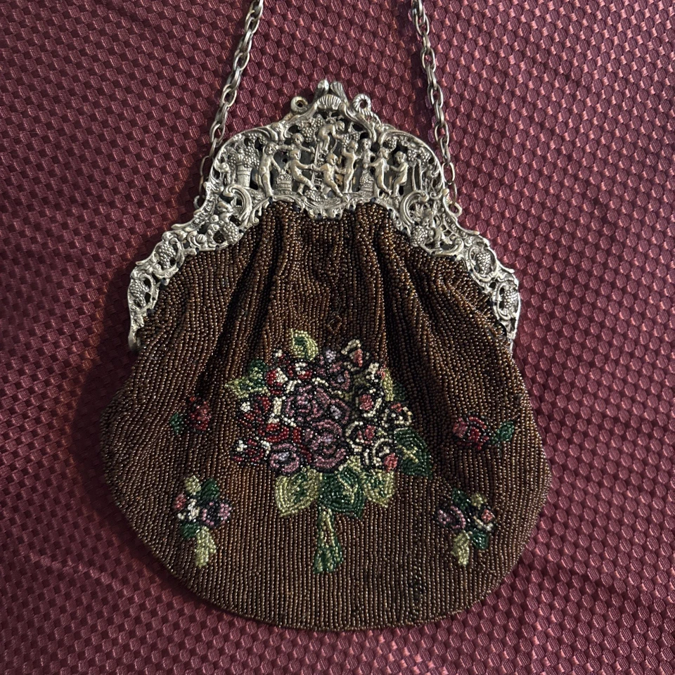 古董 20 世纪 20 年代串珠 Flapper 钱包小天使银色框架花卉串珠设计完好 — 第 2/4 张图片