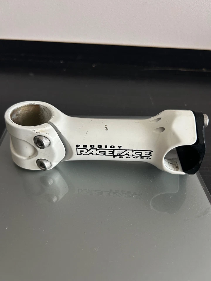 Vástago Race Face Prodigy AL 25,4/110 mm negro/blanco +/- 6° vástago sin rosca Foto 3 de 4