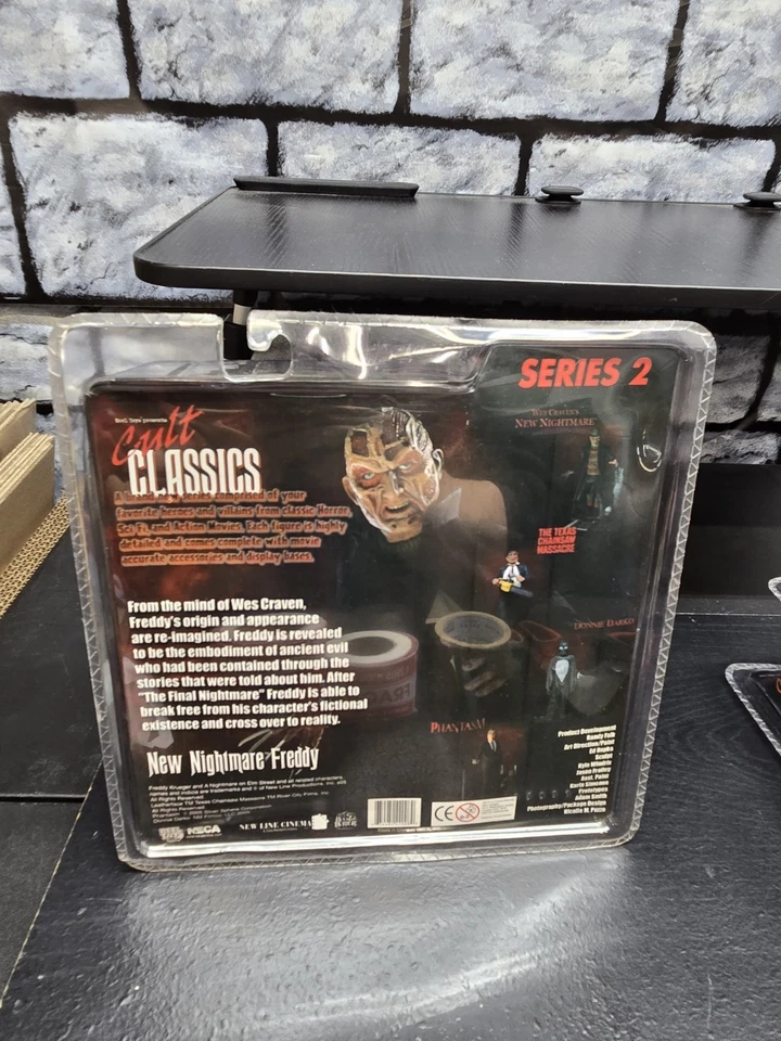 NECA Cult 经典系列 2 Donny Darko、Tall Man、Freddy Krueger 动作玩偶 — 第 4/4 张图片