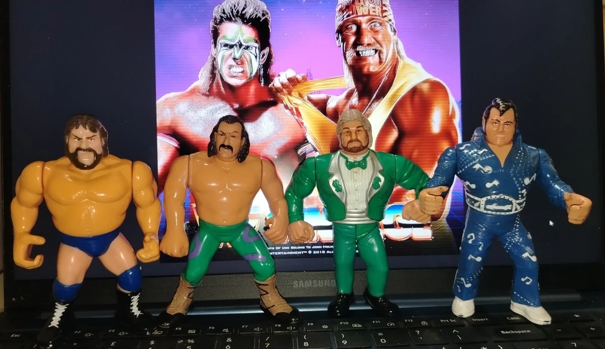 WWE - Riddle Action Figure snodato con Costume da Combattimento