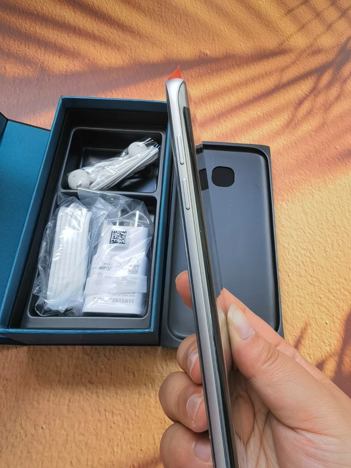 New&Sealed Samsung Galaxy S7 Edge 32GB(SM-G935F)All colors UNLOCKED Andriod - Image 4 of 4