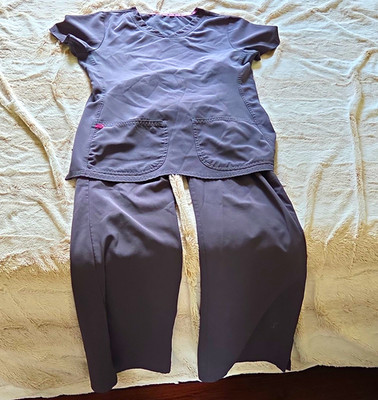 HeartSoul Women s Pewter Scrub Set V-Neck Top & Drawstring Pants S/CH/P