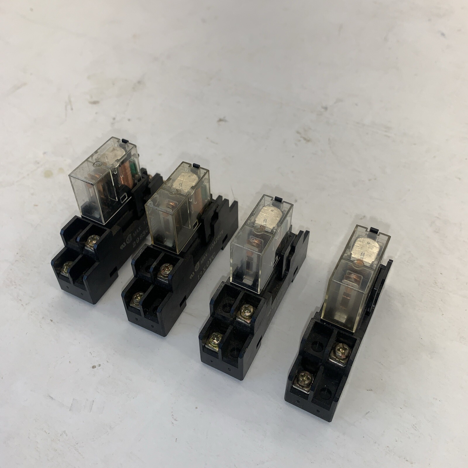 Sn Relay LOT OF 4 OMRON G2R-1-SN RELAY 24VDC 120VAC W/ BASES 0758YC & 0678YC 10A ...