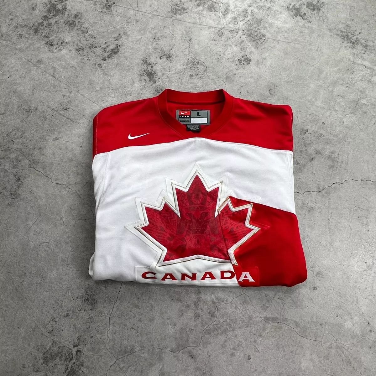 Nike Team 2010 Vancouver Olympics Team Canada Hockey Jersey Red Used L