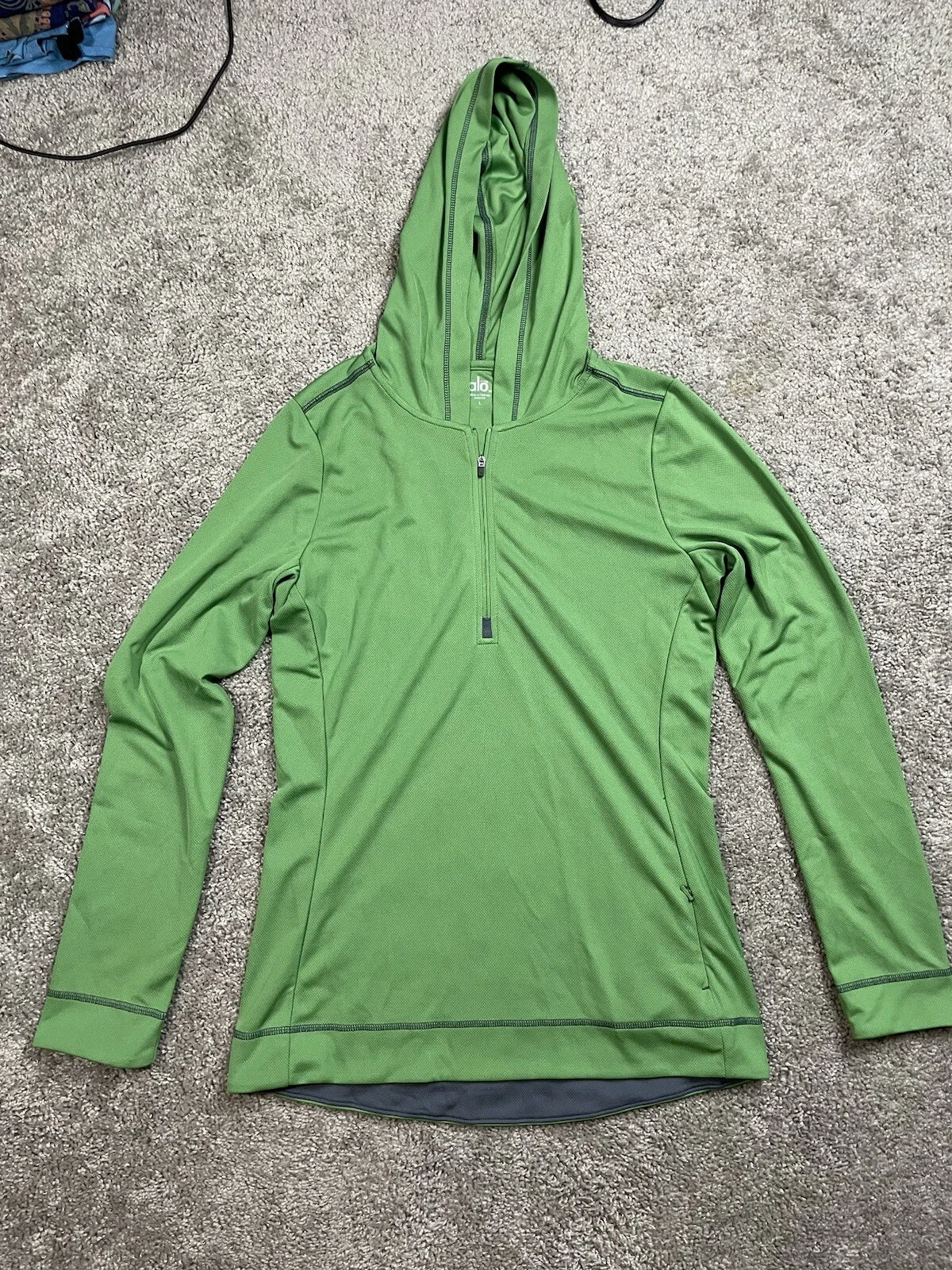 alo-yoga slim fit full zip athletic workout hoodie