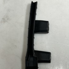 2016-19 Chevy Cruze Front Right Side Door Window Glass Guide Oem 13463466