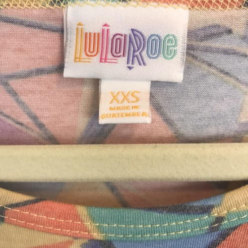 Túnica LuLaRoe Irma estampado geográfico colorido talla xxs - Imagen 3 de 4