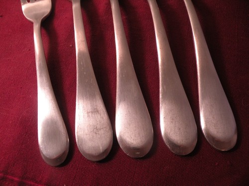 Oneida Icarus Satin Stainless Steel 4 Dinner Forks 8" & 1 Salad Fork 6 7/8" B - Picture 3 of 5