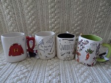 Juego de 4 tazas Rae Dunn HARRY POTTER RON WEASLEY QUIDDITCH MANDRÁGORA DOBLE CARA NUEVO CON ETIQUETAS