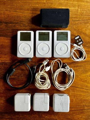Apple iPod A1019 10GB アップル　オーディオプレーヤー Apple Ipod 2Nd Gen A1019 Lot Of 3 Classic Mp3 Player