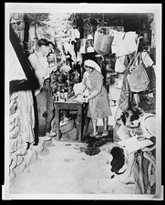 Photo:[Greek family at home]