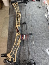 Darton Tritech 35 Right Hand 70 lbs Flat Dark Earth Riser w/Black Limbs