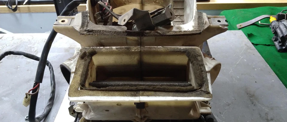 Conjunto de caja calefactora original usada con matriz calefactora para Porsche 924s Foto 2 de 4