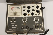 Vintage ACCURATE INSTRUMENT Co. model 157 Vacuum TUBE TESTER with Instructions