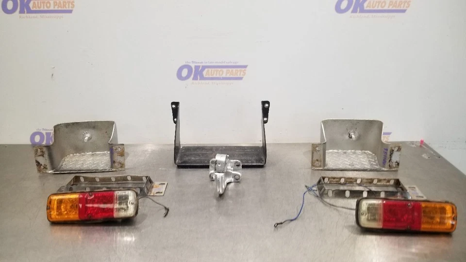 Toyota Land Cruiser FJ43 1980 carrocería trasera topes montaje escalonado y luces Foto 2 de 4