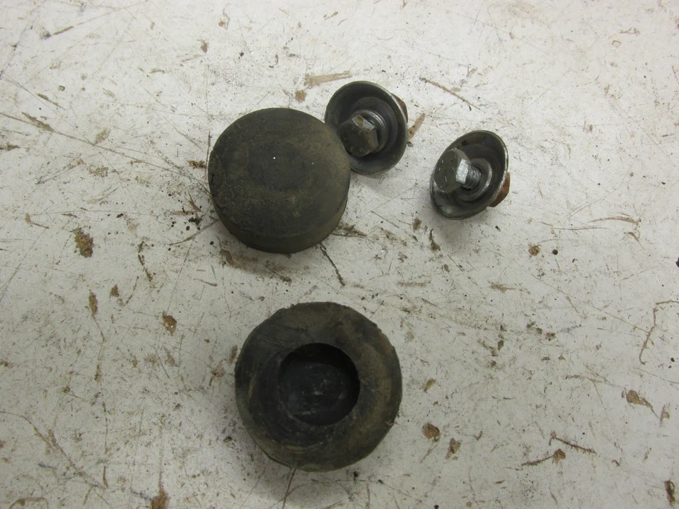 AMORTECEDORES E PARAFUSOS DE BORRACHA PARA TANQUE DE COMBUSTÍVEL BENELLI 500 QUATTRO BENELLI QUATTRO B1 - Imagem 2 de 2