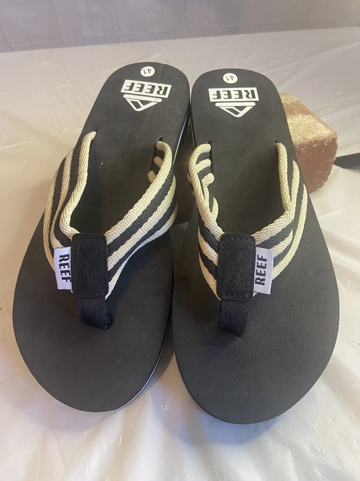 Men's Reef Flip Flops- Black with Beige Stripes on Straps- Brand New- Size 8 - Image 2 of 4