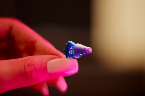 New Signi a SILK 2X Severe Loss 60/125dB 16 Channels CIC Digital Hearing Aids - Picture 2 of 14