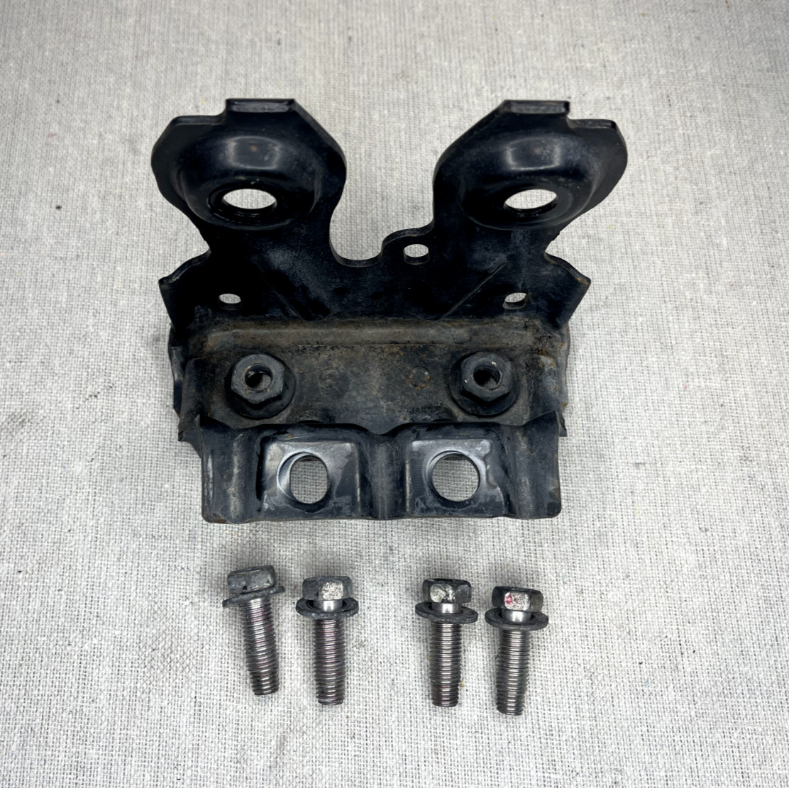 2006-2013 Lexus IS250 IS350  FRONT STABILIZER BAR BRACKET OEM 48809-30090