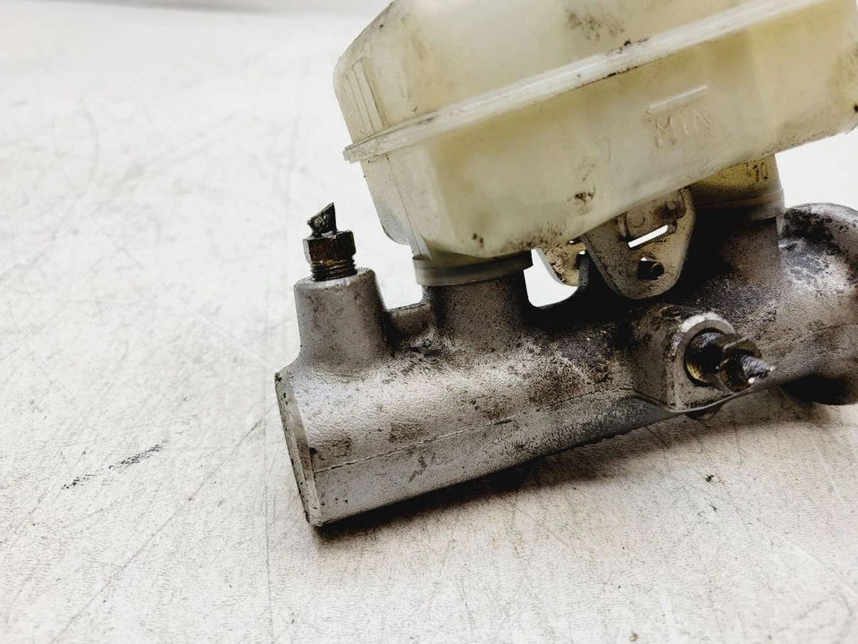 1998 1999 2000 2001 2002 Subaru Forester freno cilindro maestro  Foto 2 de 4