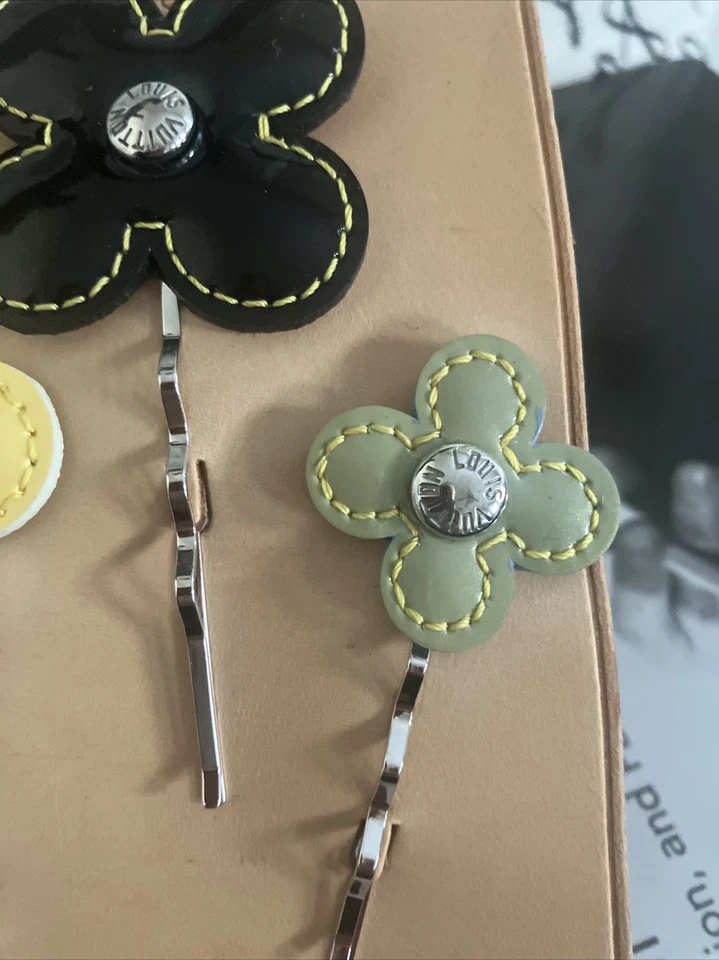 Auténtico juego de alfileres de pelo Louis Vuitton Vernis Valletta flor flor REGALABLES ❤️❤️ Foto 4 de 4