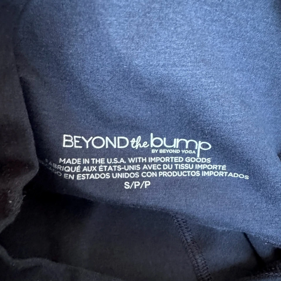 BEYOND THE BUMP Heather Navy Yoga Capri Leggings - Size S - Very Good Condition - Image 3 of 4