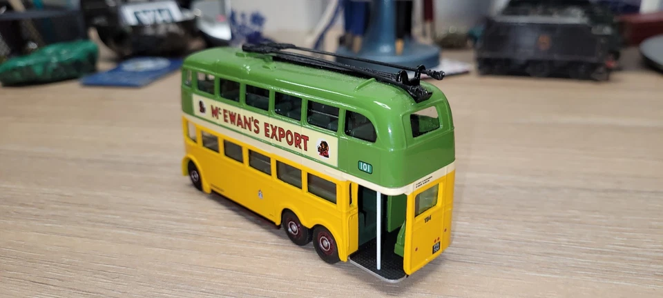Beatties / Corgi OOC 43709 BUT9641T 3 Axle Trolleybus Glasgow Corporation 1/76 - Image 2 of 4
