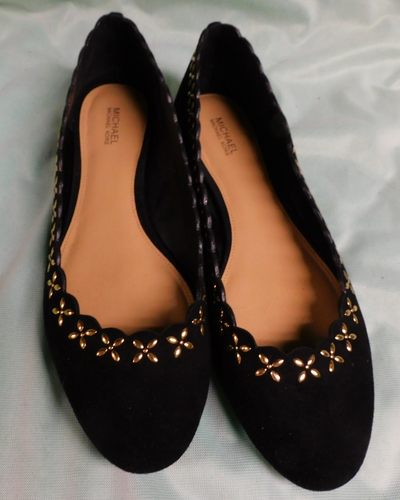 MICHAEL BY MICHAEL KORS WOMEN'S SHOES FLATS BLACK SUEDE STUDS FLOWERS 9M NEW - Picture 5 of 6