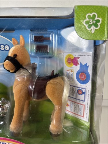 Calico Critters Cloverleaf Willow & Carly's 1st Horse Show 2009 NEW & SEALED - Picture 3 of 9