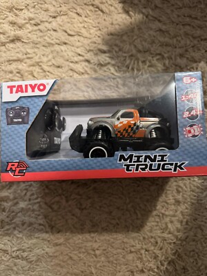 Taiyo Mini RC Truck 1:40 Scale Remote-Control Car with Handset Off-Roader Metal