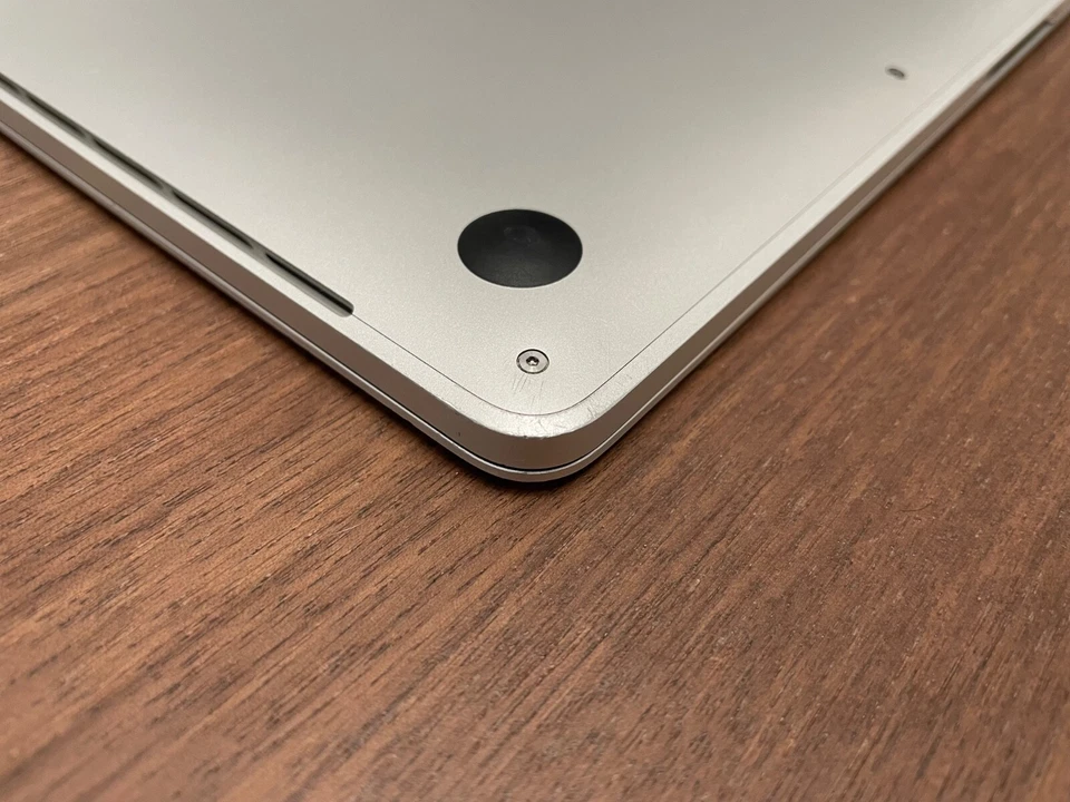 MacBook Pro 13 inch 2017, Intel i5, 8 GB Memory, 256 GB Storage - Image 4 of 4