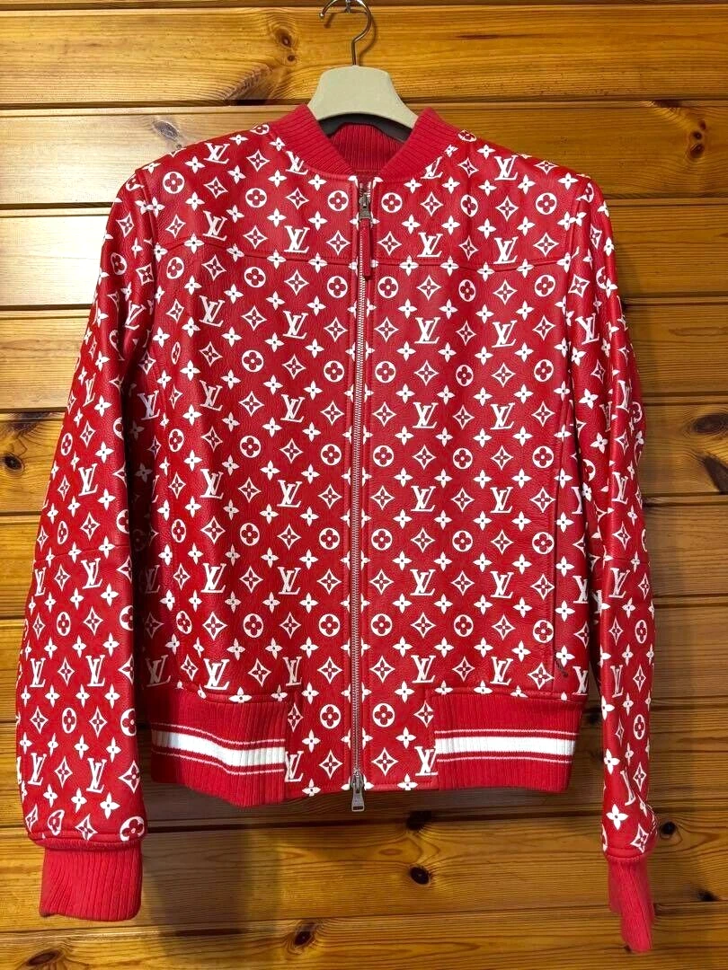 Blouson bombardier Louis Vuitton x Supreme cuir monogramme rouge homme taille 48 rare