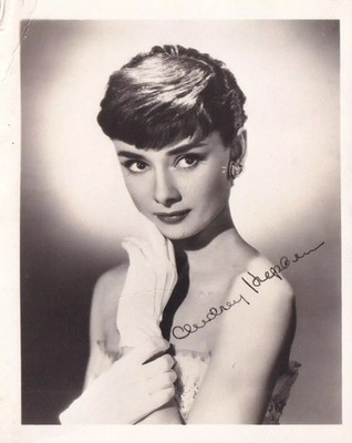 * AUDREY HEPBURN * SELTENE AUTHENTISCHE ORIGINAL SIGNIERTE AUTOGRAMM VINTAGE FOTOKARTE