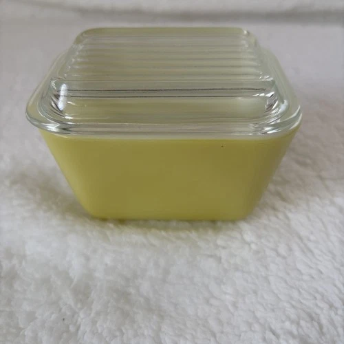 Vintage 50's, Pyrex 501 B Yellow, 1.5 Cup Refrigerator Dish W/Lid