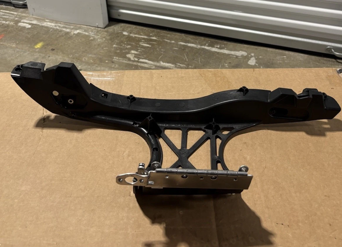 Harley-Davidson FLH Touring Right Hand Saddlebag Latch Assy. 90200520 photo 8