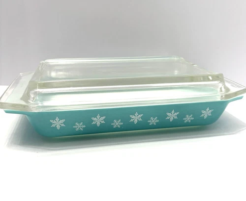 Vintage Pyrex Blue w/ White Snowflakes Covered Casserole Dish 1-1/4 Qt. With Lid
